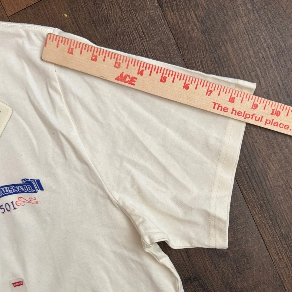 Levi's Cream Short-Sleeve Graphic Logo Tee with Blue Accent